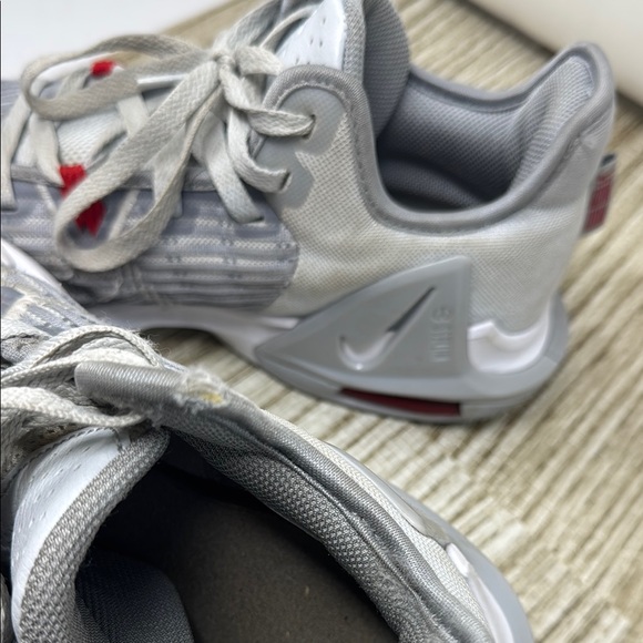 Nike Lebrons - Picture 9 of 10